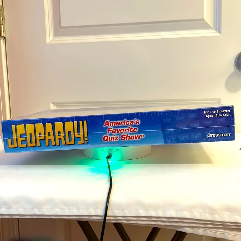 2003 NIB Jeopardy! America’s favorite quiz show! Board Game ages 12+
